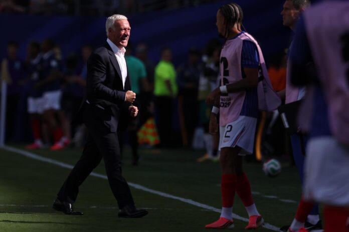 El seleccionador de Francia, Didier Deschamps, celebra tras el primer gol de  su equipo en el partido de la fase de grupos de la Copa Mundial de la FIFA 2026 entre Francia y Senegal, en Nueva Jersey (EE.UU.). EFE/EPA/SARAH YENESEL
