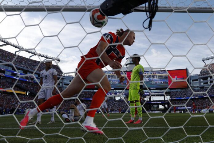 Erling Haaland celebra su primer gol y el primero de Noruega ante Irak en el Mundial 2026 en Boston. EFE/EPA/GREG M. COOPER

