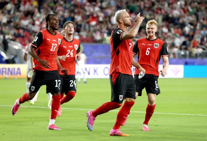 Marko Arnautovic (C) de Austria es celebrado por sus compañeros tras marcar el tercer gol de su equipo de penalti durante el partido de la fase de grupos de la Copa Mundial de la FIFA 2026 entre Austria y Jordania, en San Francisco, EE. UU. EFE/EPA/BENJAMIN FANJOY
 
//////////
 
SAN FRANCISCO (United States), 17/06/2026.- Marko Arnautovic (C) of Austria is celebrated by teammates after scoring his team's third goal from a penalty during the FIFA World Cup 2026 group stage match Austria against Jordan, in San Francisco, USA, 16 June 2026. (Jordania) EFE/EPA/BENJAMIN FANJOY
