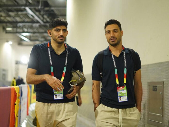 Imagen del 16 de junio en la que puede verse al jugador iraní Mehdi Torabi (i). EFE/ ISNA  *Sólo uso editorial*

