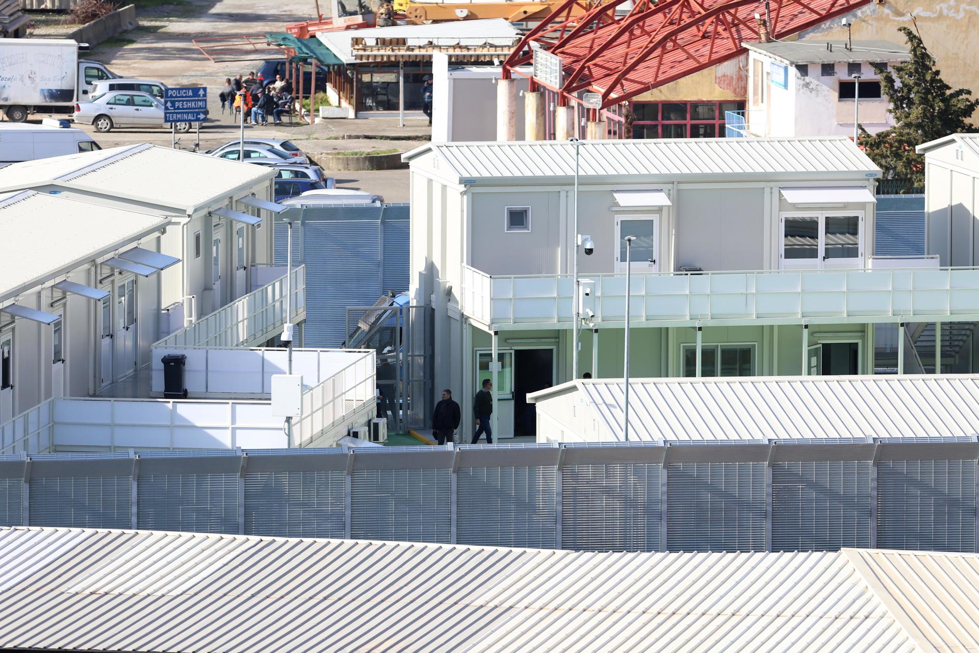 Centro de detención de migrantes en Shengjin (Albania) erigido bajo el acuerdo de Italia con ese país extracomunitario, el 28 de enero de 2025. EFE/EPA/MALTON DIBRA
