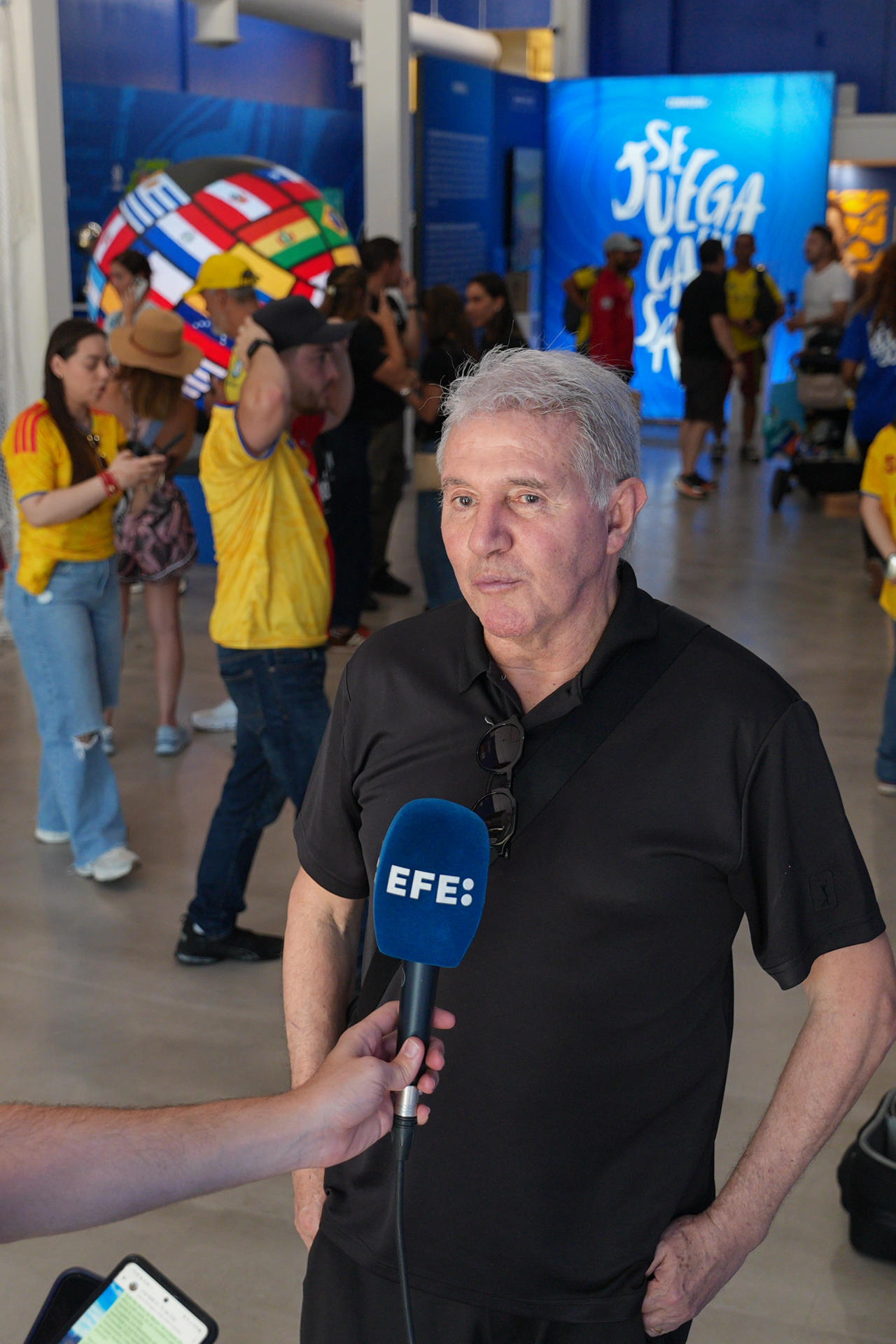 Jorge Burruchaga, campeón del mundo con Argentina en 1986, habla durante una entrevista con EFE este martes, en Miami (Estados Unidos). EFE/ Alberto Boal
