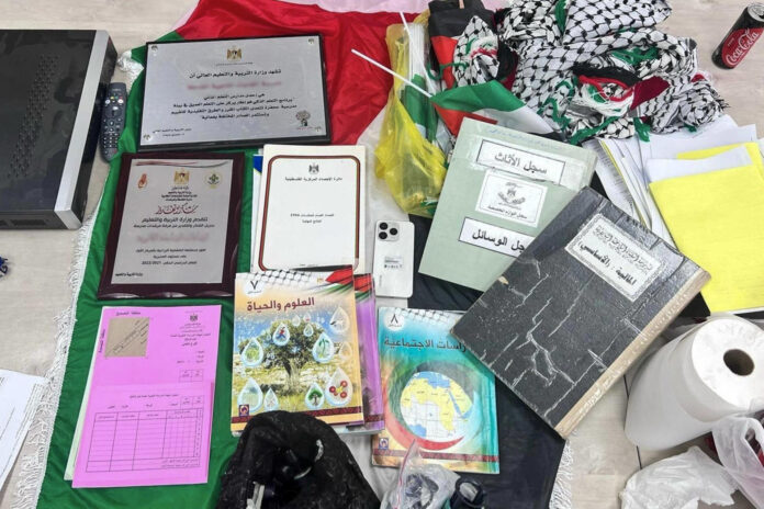 - Interior de un centro educativo del barrio de Wadi al Joz, en Jerusalén Este, este miércoles. Agentes de la Policía israelí allanaron este miércoles una escuela en el barrio de Wadi al Joz, en Jerusalén Este (territorio palestino ocupado y anexionado por Israel), alegando la presencia de material didáctico de la Autoridad Nacional Palestina (ANP) y banderas palestinas, según un comunicado del cuerpo. EFE/ Policía De Israel/SÓLO USO EDITORIAL/SÓLO DISPONIBLE PARA ILUSTRAR LA NOTICIA QUE ACOMPAÑA (CRÉDITO OBLIGATORIO)
