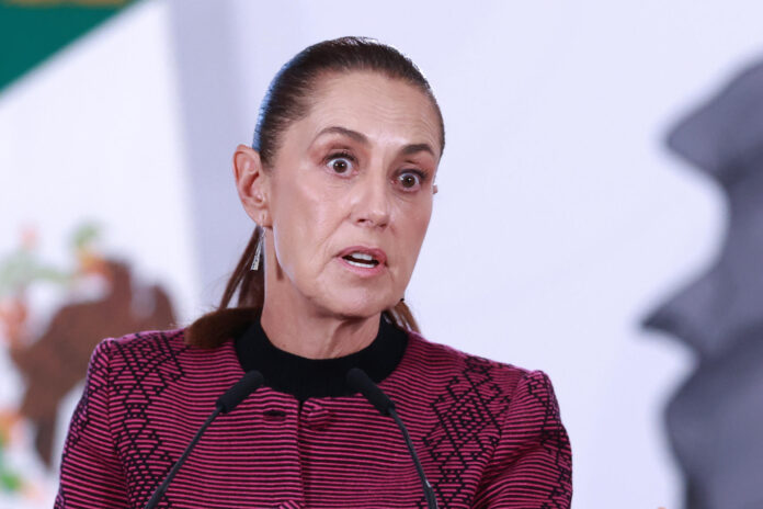La presidenta de México, Claudia Sheinbaum, habla durante una rueda de prensa este miércoles, en el Palacio Nacional, en Ciudad de México (México). EFE/Mario Guzmán
