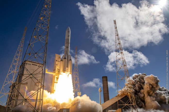 Lanzados con éxito 36 satélites Amazon Leo con un cohete Ariane 64, equipado con propulsores avanzados. Crédito: ESA-CNES-ARIANESPACE-ArianeGroup.
