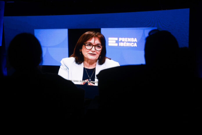 La comisaria europea para el Mrditerraneo, Dubraka Suica, interviene por videoconferencia en el III Foro del Mediterráneo, organizado por Prensa Ibérica en Barcelona. EFE/Quique García
