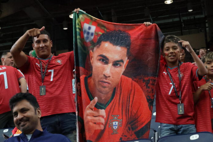 Aficionadosde Portugal antes del partido del Grupo K del Mundial 2026 que disputan las selecciones nacionales de Portugal y República Democrática del Congo este miércoles, en el Estadio Houston (Texas). EFE/ Carlos Ramírez
