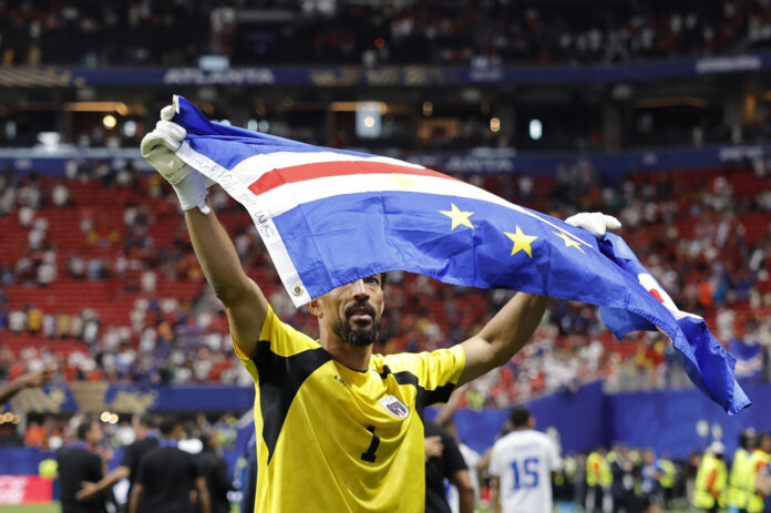 El portero de Cabo Verde, Vozinha, tras el empate a 0 ante España en el partido del grupo H del Mundial 2026, este lunes en el Estadio Atlanta (EEUU). EFE/Lavandeira Jr EFE/ Lavandeira Jr
