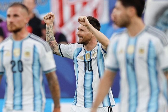 Lionel Messi de Argentina celebra un gol este martes, en un partido del grupo J del Mundial de la FIFA 2026 entre Argentina y Argelia en el estadio Arrowhead en Kansas (Estados Unidos). EFE/ Juan Ignacio Roncoroni
