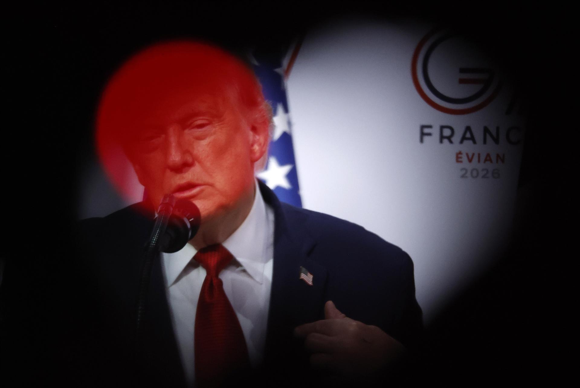 FOTODELDÍA - EVIAN-LES-BAINS (Francia), 17/06/2026.- El Presidente de los Estados Unidos, Donald J. Trump, asiste a una rueda de prensa en el Hotel Royal durante la Cumbre del G7 summit en Evian-les-Bains, Francia. EFE/YOAN VALAT
