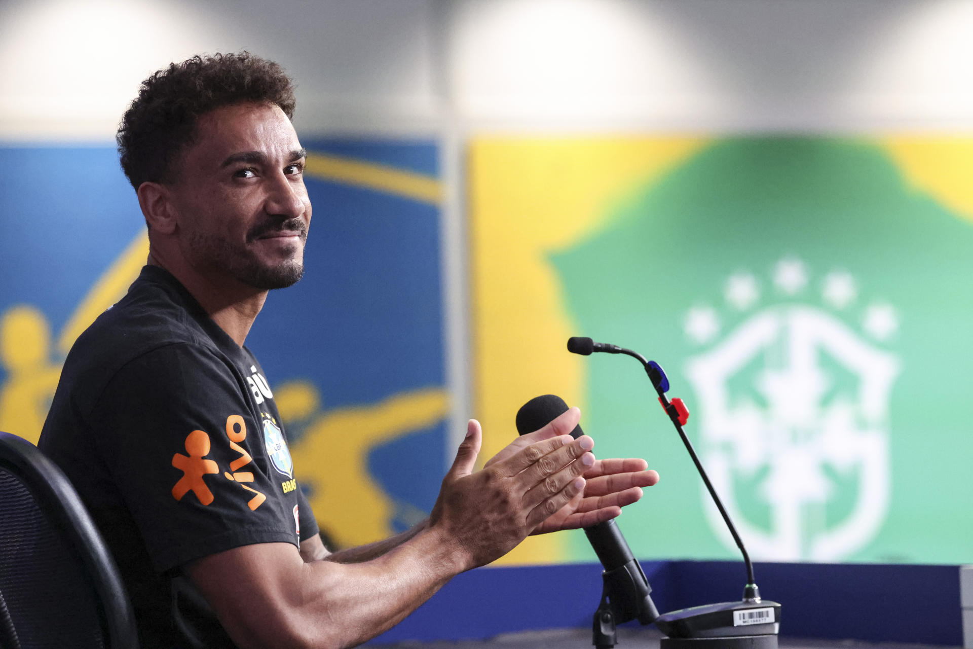 El lateral Danilo afirmó este miércoles que la selección brasileña no tiene hoy la madurez de rivales como Francia o Argentina. EFE/ Sebastiao Moreira
