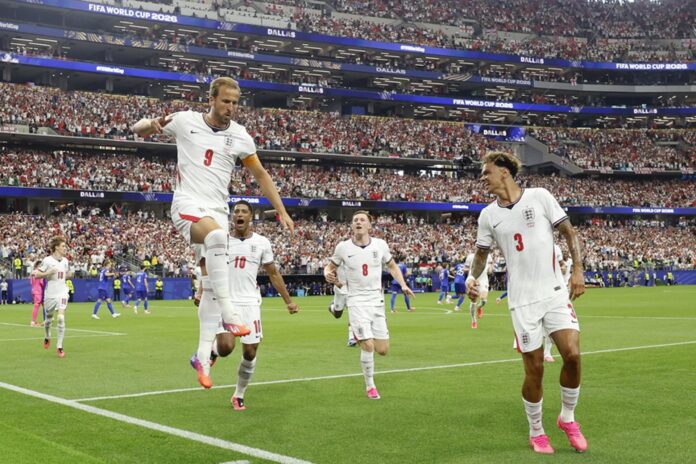 Harry Kane (i) de Inglaterra celebra un gol de penalti en un partido del grupo L del Mundial de la FIFA 2026. EFE/ Mariscal
