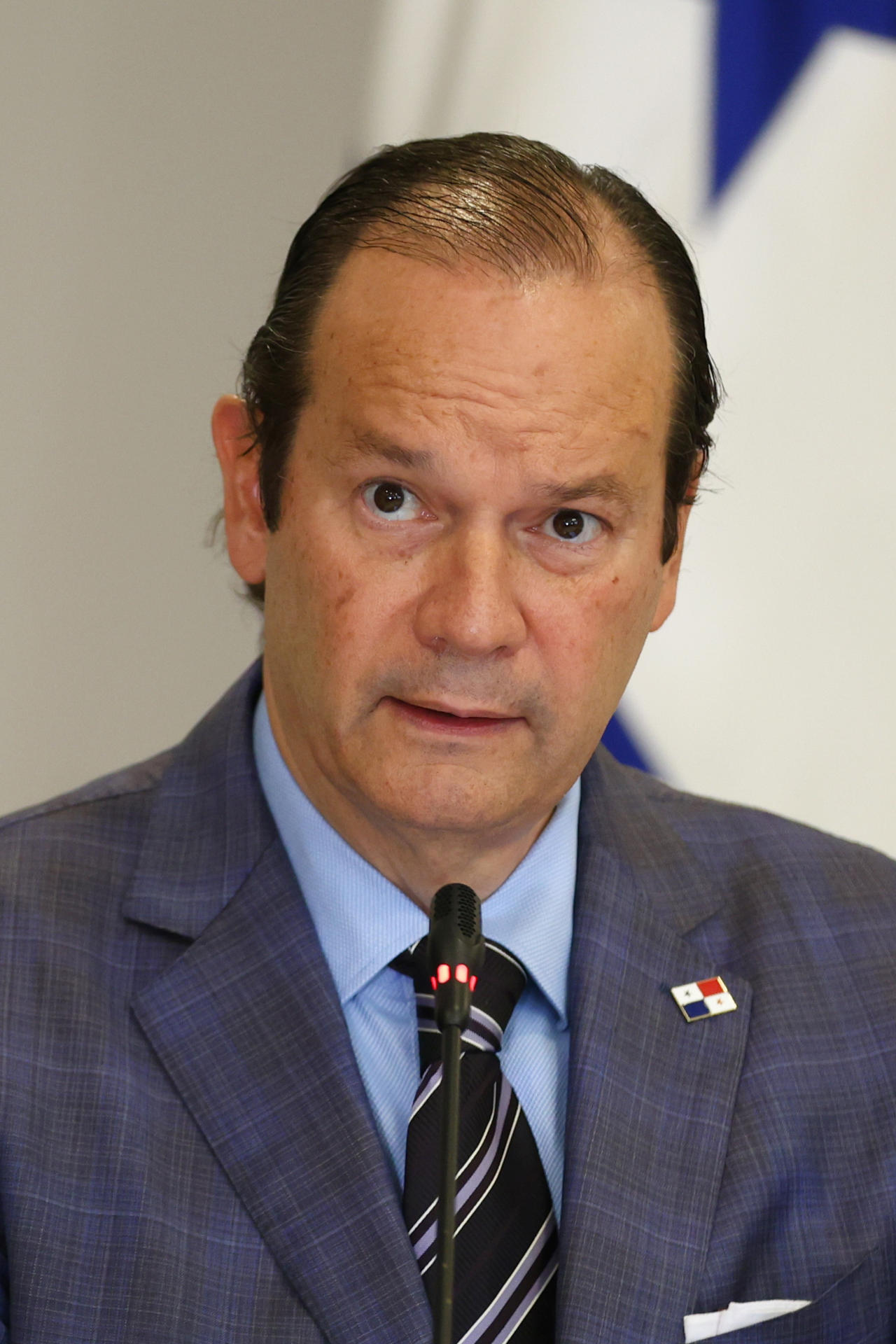 El canciller de Panamá, Javier Martínez-Acha, habla durante una rueda de prensa este miércoles, en Ciudad de Panamá (Panamá). EFE/ Carlos Lemos
