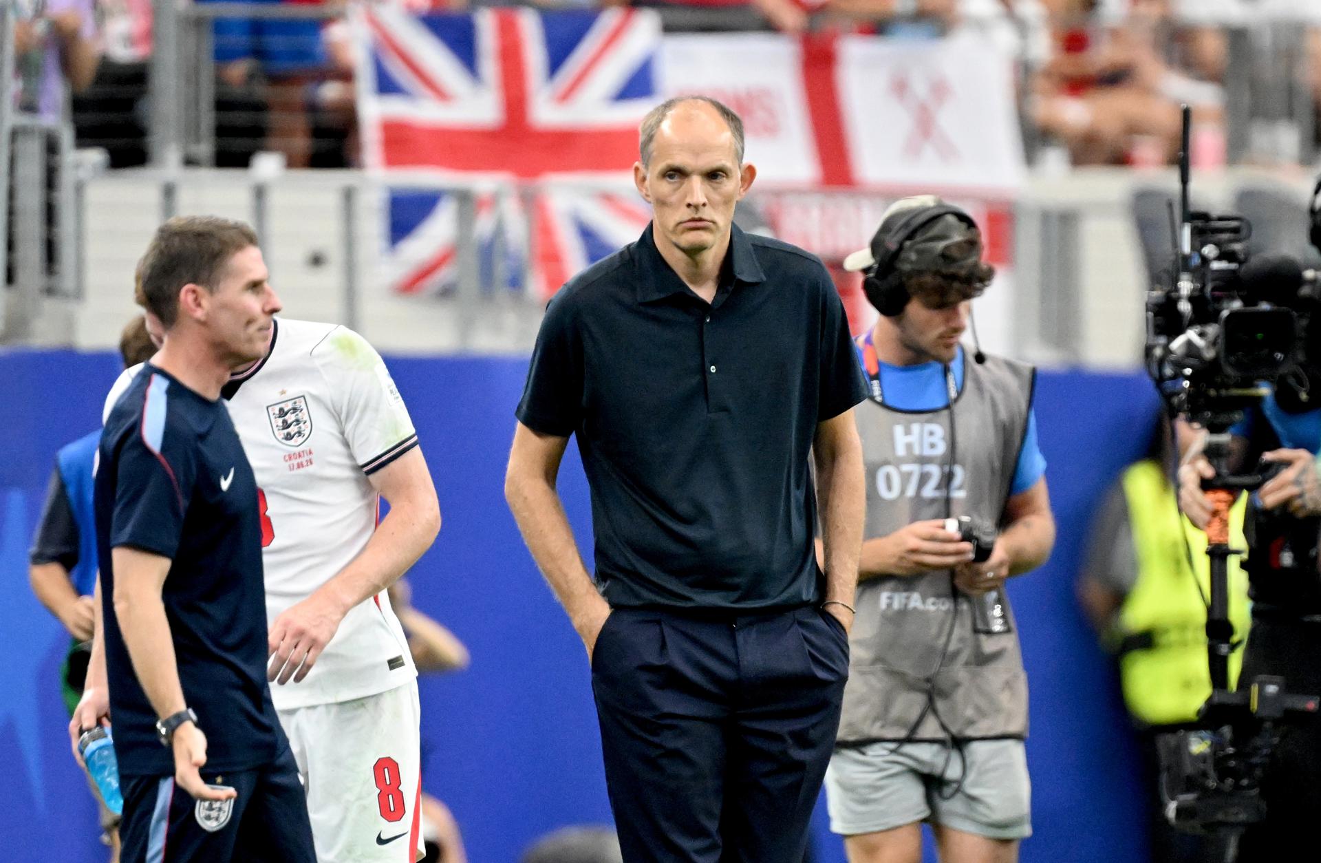 El seleccionador de Inglaterra, Thomas Tuchel, observa durante un descanso por hidratación en el partido de la fase de grupos de la Copa Mundial de la FIFA 2026 entre Inglaterra y Croacia, en Dallas (EE.UU.). EFE/ALBERT PENA
