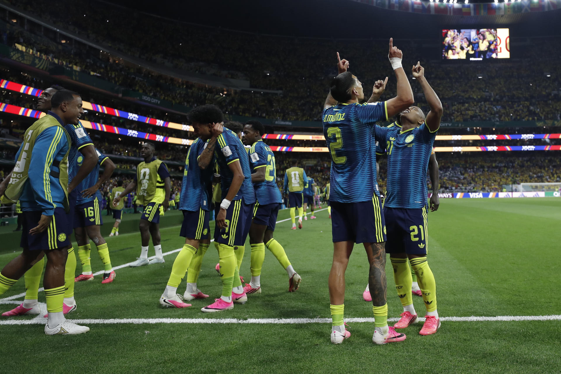 Los jugadores de Colombia celebran un gol durante el partido de fútbol del grupo K de la Copa Mundial de la FIFA 2026 entre Uzbekistán y Colombia en el estadio Azteca de la Ciudad de México. EFE/Isaac Esquivel