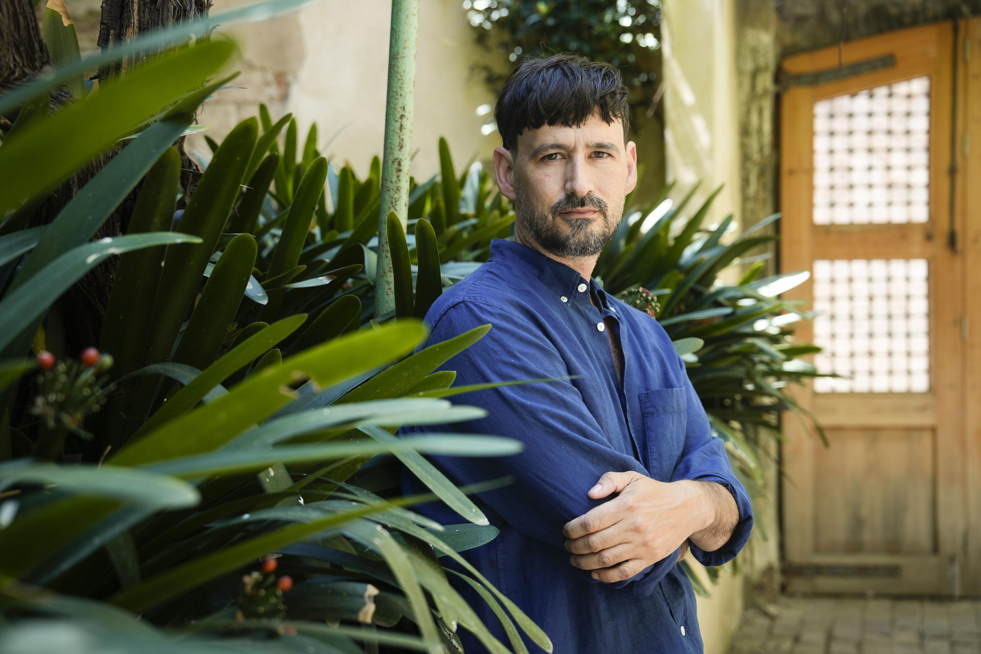 Ulises Porra, director del filme 'Bajo el mismo sol',  cinta que ofrece una "mirada crítica" a la colonización española en el Caribe, durante una entrevista con EFE.EFE/ Enric Fontcuberta.
