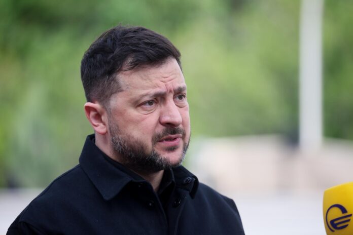 Foto de archivo del presidente de Ucrania, Volodímir Zelenski, el pasado 4 de mayo durante una cumbre europea en Ereván (Armenia). EFE/EPA/Leszek Szymanski POLAND OUT
