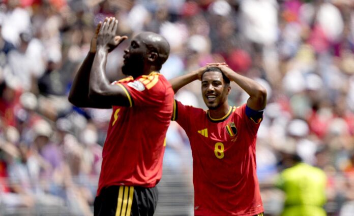 Lukaku, junto a Tielemans, tras el gol a Egipto. EFE/EPA/STEPHEN BRASHEAR
