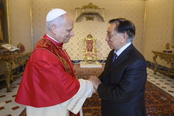 - Imagen proporcionada por Vatican Media que muestra al Papa León XIV reunido con el Presidente de Perú, José María Balcázar Zelada, en la Ciudad del Vaticano, 18 de junio de 2026. (Papa) EFE/EPA/VATICAN MEDIA HANDOUT USO EDITORIAL EXCLUSIVO/SIN VENTAS
