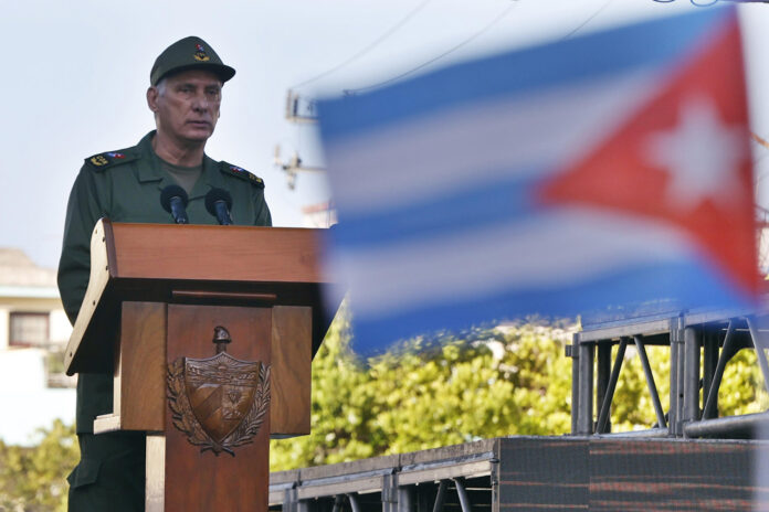 Fotografía de archivo, tomada el pasado 16 de abril, en la que se captó al presidente de Cuba, Miguel Díaz-Canel, durante un acto público, en La Habana (Cuba). EFE/Ernesto Mastrascusa

