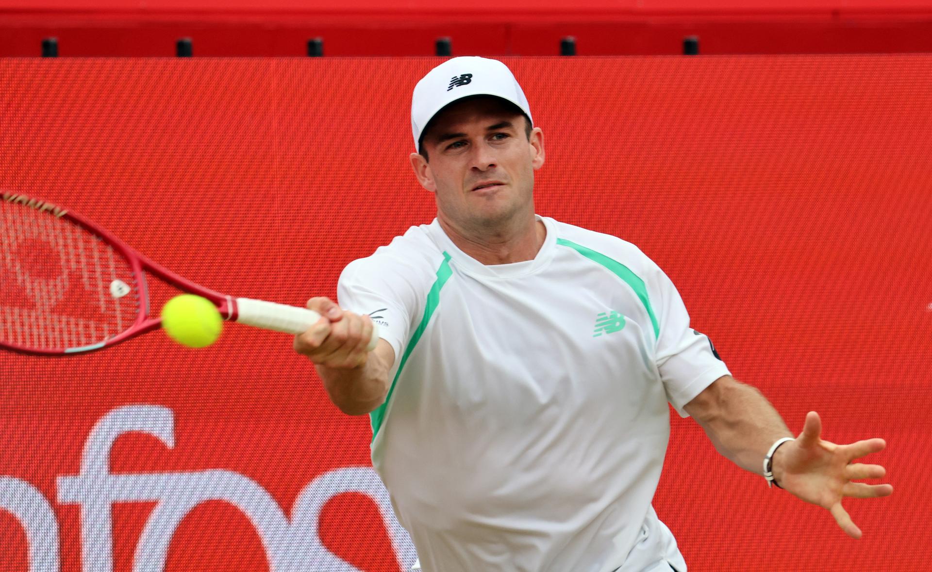 Tommy Paul será el rival de Alejandro Davidovich en los cuartos de final de Queen's, que se disputa en Londres y sobre hierba, después de que el estadounidense haya derrotado al neerlandés Botic van de Zandschulp por 7-6(3) y 6-3. EFE/EPA/ANDY RAIN
