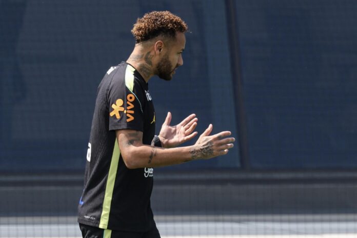 Neymar de Brasil ingresa al campo en una practica este miércoles, en el centro de entrenamiento Columbia Park este miércoles, como parte del Mundial de la FIFA 2026 en Morristown, New Jersey (EE.UU.). EFE/ Sebastiao Moreira

