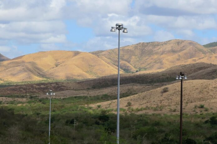 Fotografía de archivo de las montañas de Salinas, afectadas por un periodo de sequía, en la costa sur de Puerto Rico. EFE/Jorge Muñiz
