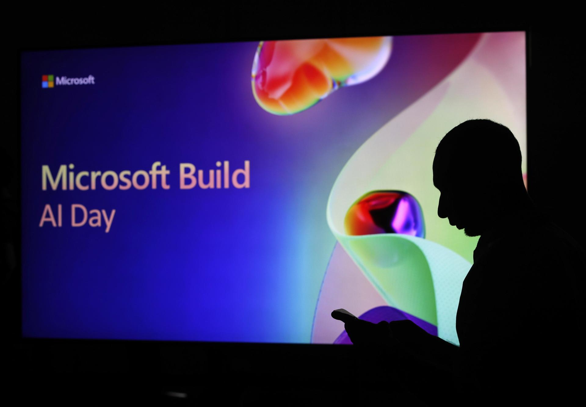 Fotografía de archivo de un participante en el evento Microsoft Build: AI Day en Bangkok (Tailandia). EFE/RUNGROJ YONGRIT/ARCHIVO
