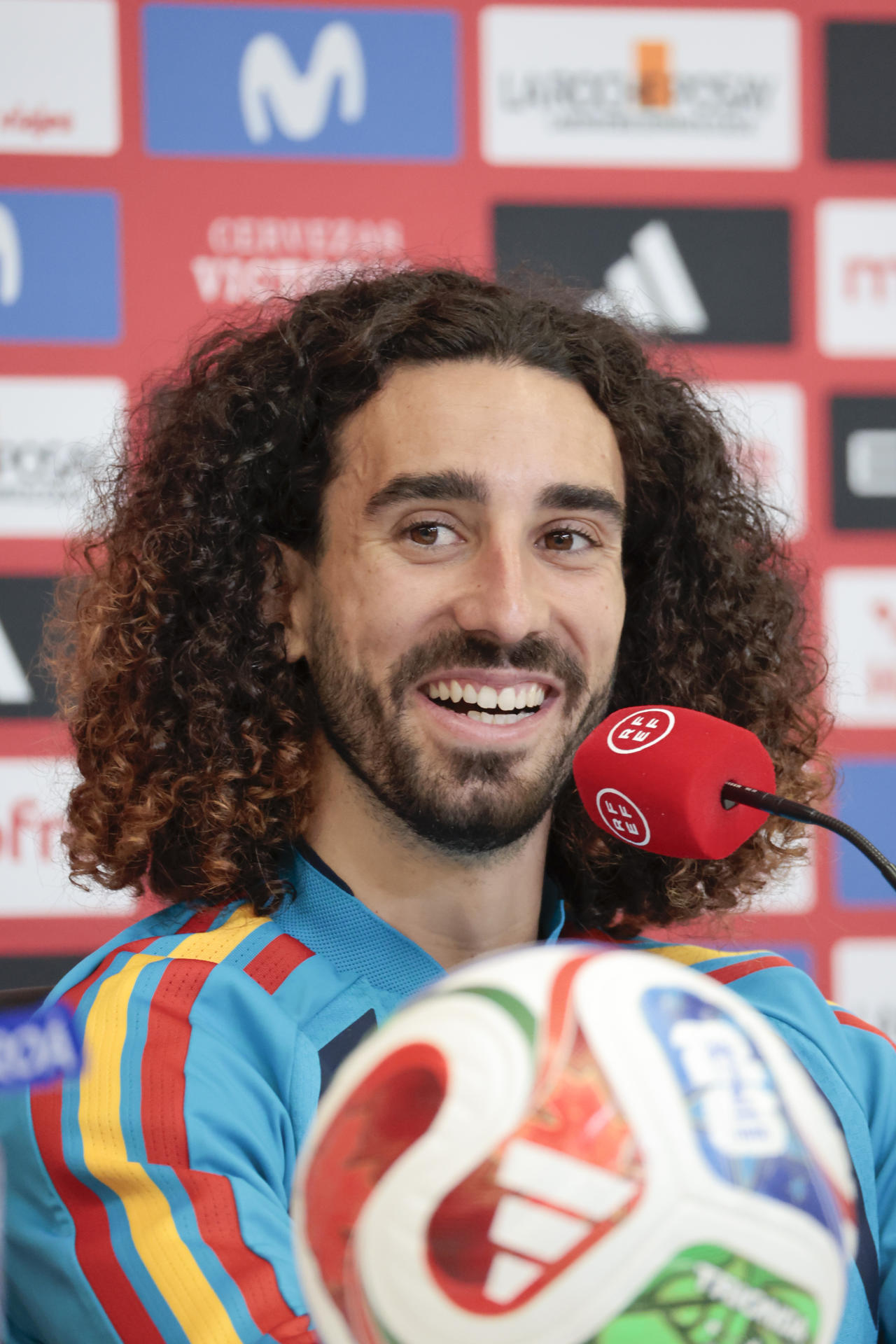 El defensa de la selección española Marc Cucurella durante la rueda de prensa tras el entrenamiento del equipo, hoy jueves en Chattanooga, Estados Unidos. EFE/Lavandeira jr