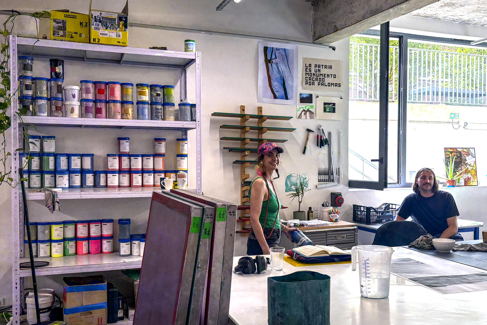 - 'FAST', considerado por la organización el barrio cultural más grande de Europa con una superficie de 12 hectáreas (equivalentes a casi 17 campos de fútbol), se inauguró este jueves en Romainville (afueras de París) con un festival sobre la creación multidisciplinar en presencia de la coreógrafa franco-española Blanca Li. El complejo reconvierte las instalaciones de una fábrica farmacéutica abandonada para ofrecer una enorme variedad de actividades culturales, formación y residencias para artistas: una iniciativa que ha comportado una inversión de 100 millones de euros a lo largo de diez años. EFE/ Pol Lloberas Cardona