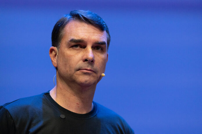 El candidato a la Presidencia de Brasil, Flávio Bolsonaro, participa en la presentación del plan 'Brasil sin Miedo' este jueves, en Sao Paulo (Brasil). EFE/ Isaac Fontana
