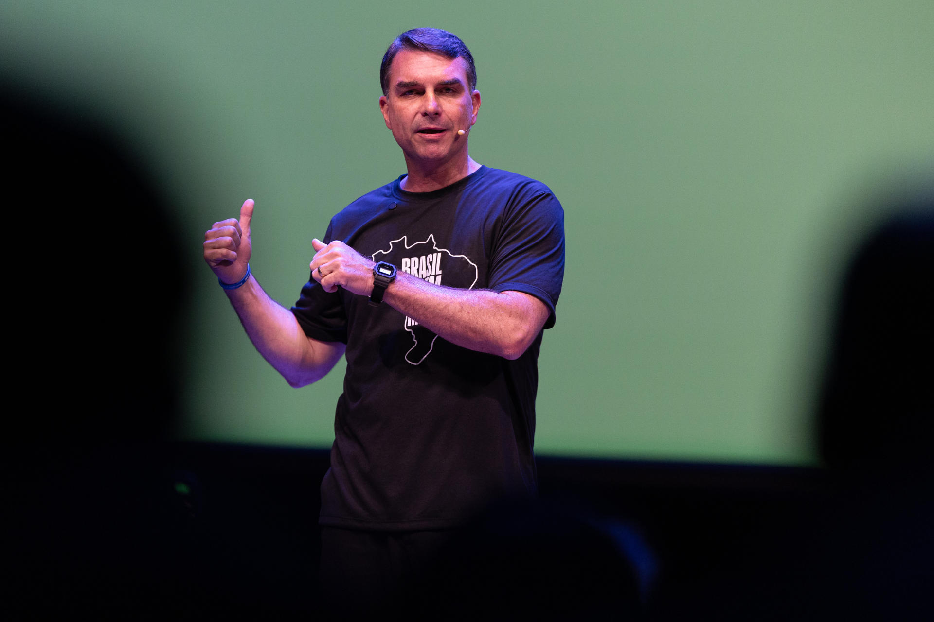 El candidato a la Presidencia de Brasil, Flávio Bolsonaro, habla en la presentación del plan 'Brasil sin Miedo' este 18 de junio de 2026, en Sao Paulo (Brasil). EFE/ Isaac Fontana