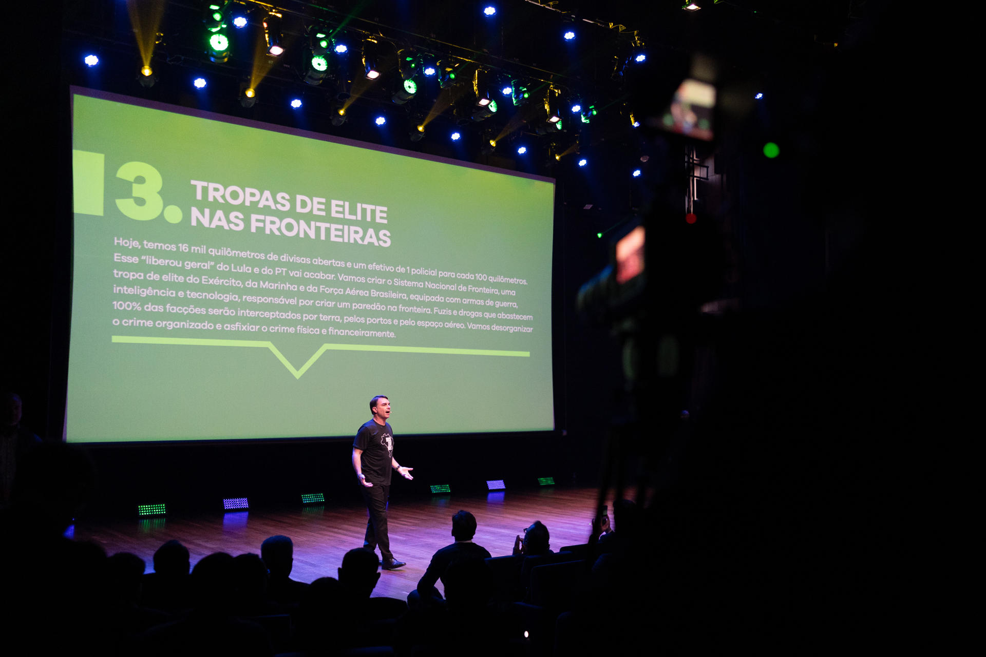 El candidato a la Presidencia de Brasil, Flávio Bolsonaro, habla en la presentación del plan 'Brasil sin Miedo' este 18 de junio de 2026, en Sao Paulo (Brasil). EFE/ Isaac Fontana