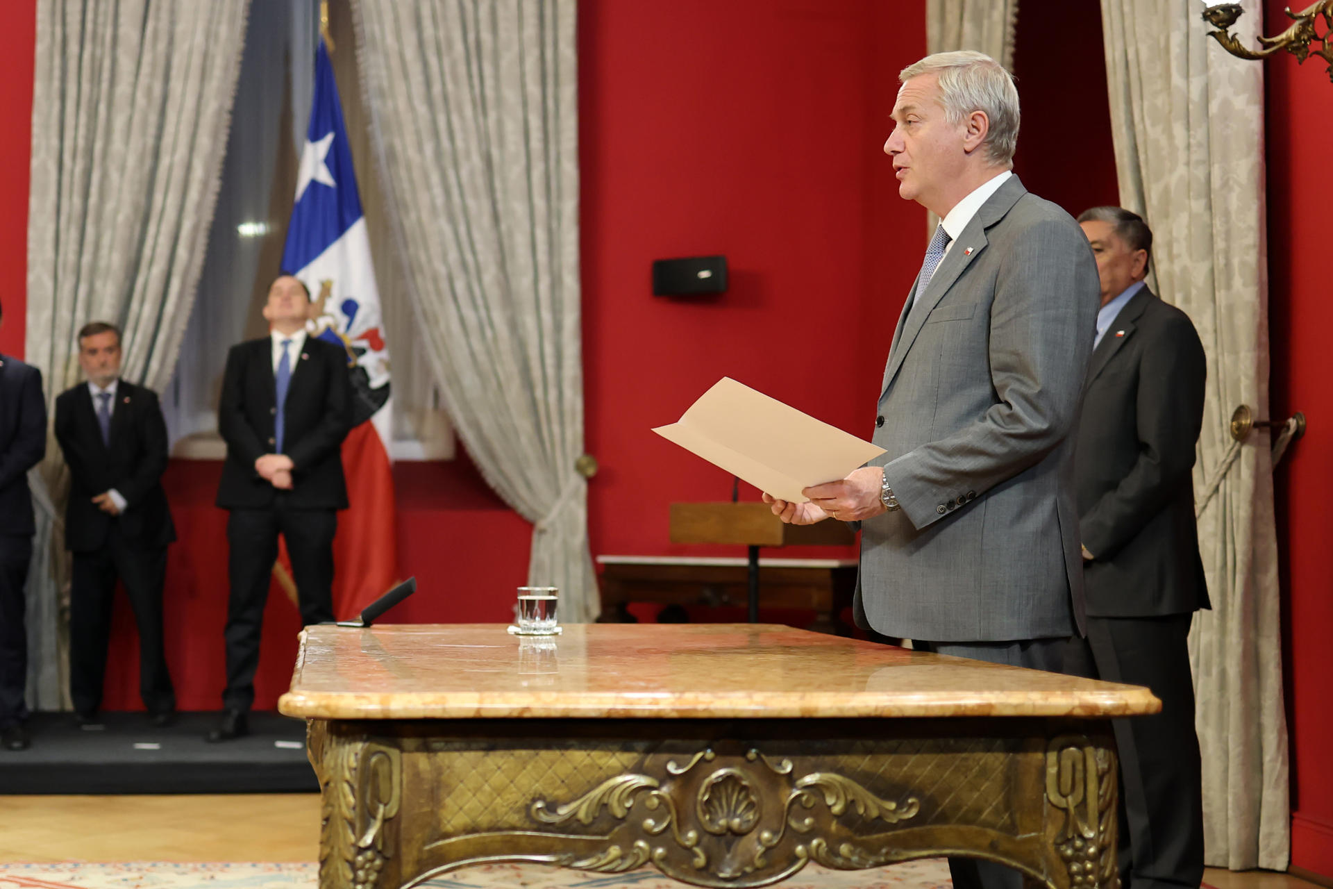 Fotografía del 19 de mayo de 2026 del presidente de Chile, José Antonio Kast, durante el cambio de gabinete ministerial en el palacio de La Moneda, en Santiago (Chile). EFE/ Javier Torres
