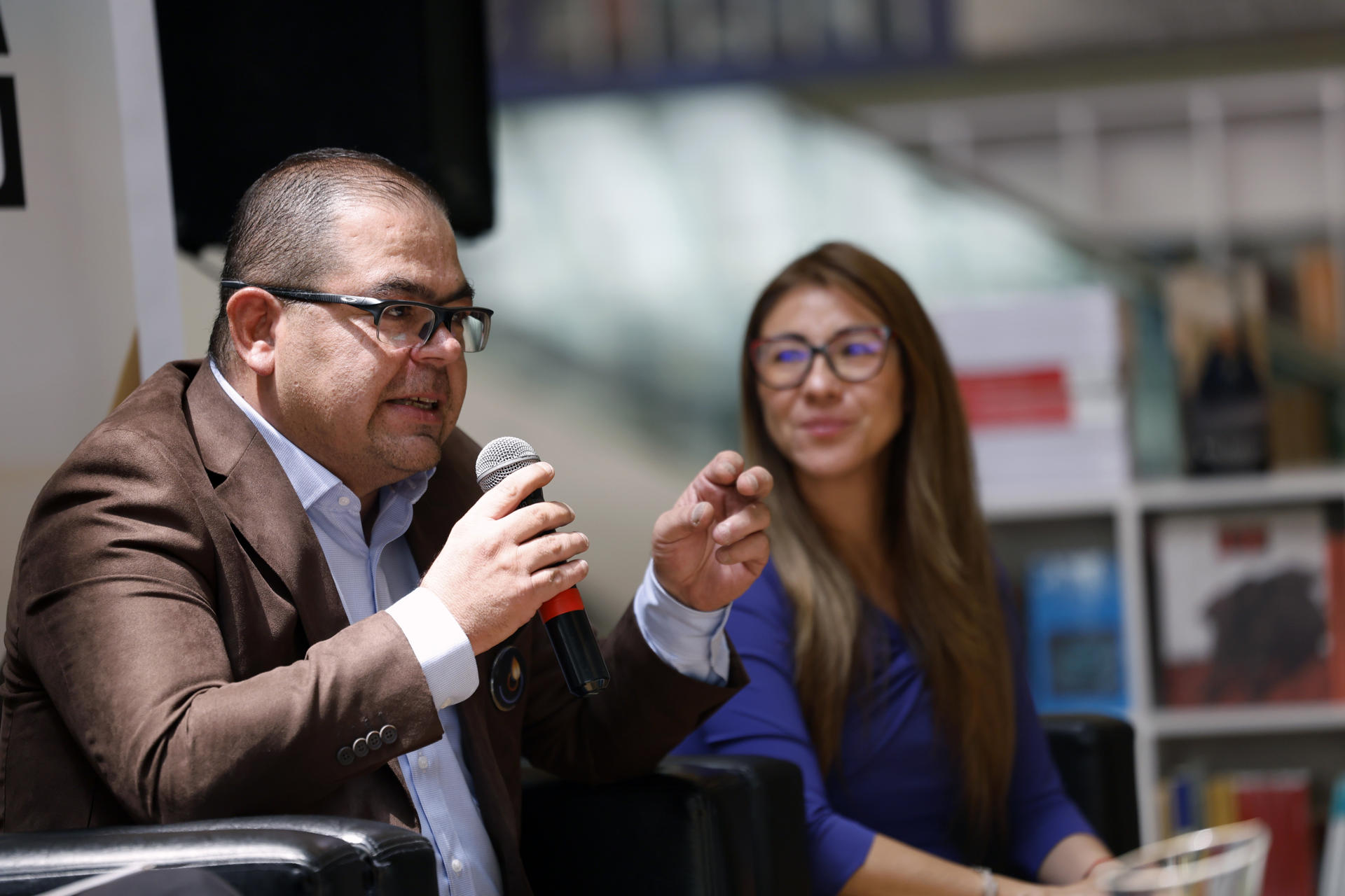 El director de AgroDer, Ricardo A. Morales, habla durante la presentación del informe de la huella hídrica en México este jueves, en Ciudad de México (México). EFE/ Sáshenka Gutiérrez
