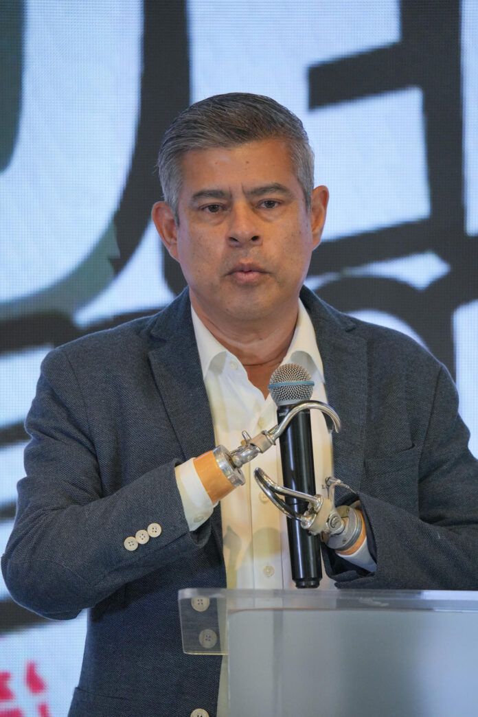 Fotografía del 7 de junio de 2026 del candidato a la Vicepresidencia de Perú por el partido Fuerza Popular Luis Galarreta, en Lima (Perú). EFE/ John Reyes Mejía
