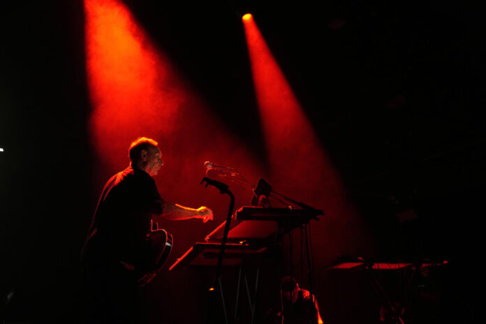 El grupo británico Cabaret Voltaire actúa en el Festival Sónar este jueves, en Barcelona. EFE/ Alejandro García
