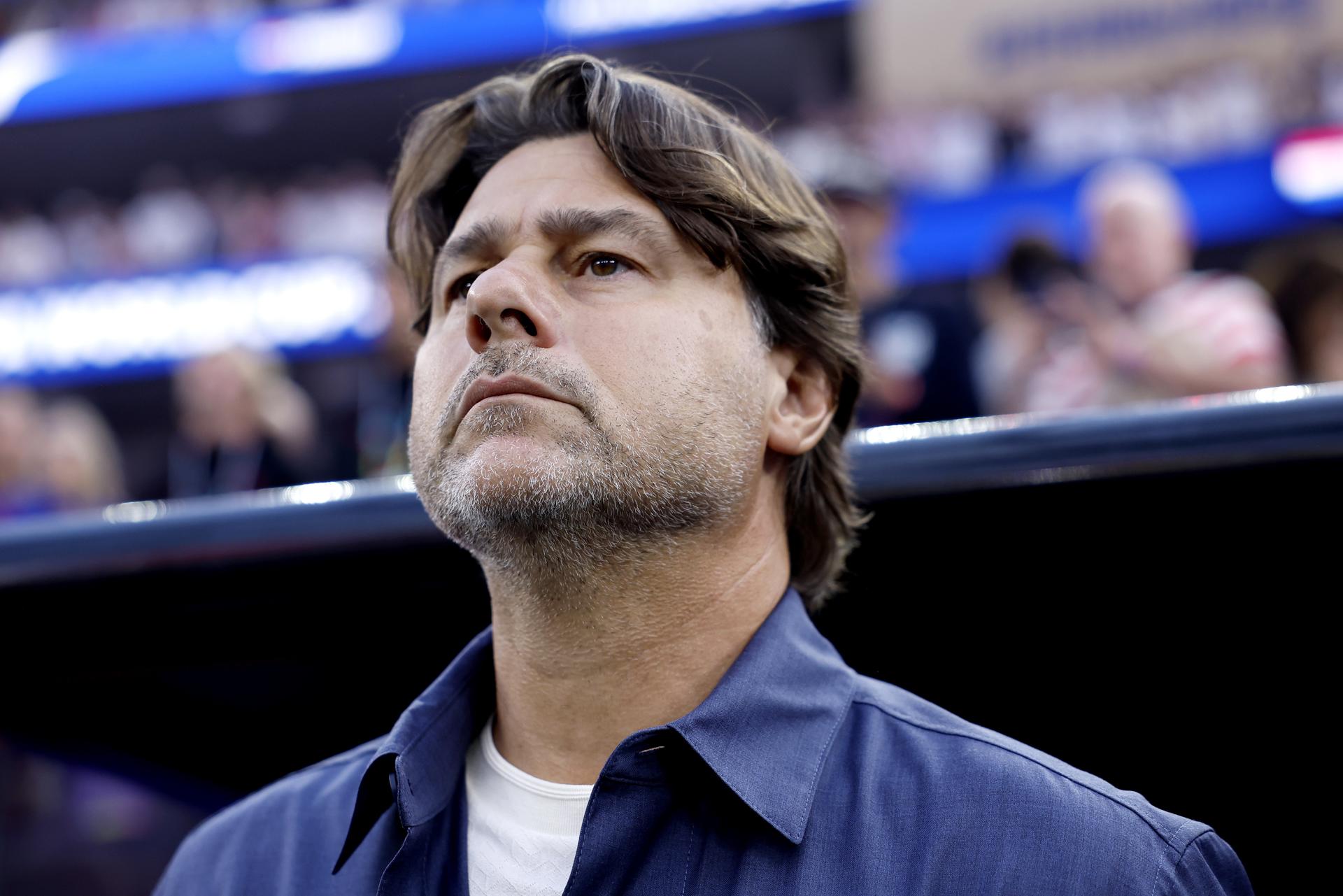 Fotografía del 13 de junio de 2026 en la que se observa al seleccionador de Estados Unidos, Mauricio Pochettino, antes del partido de la fase de grupos de la Copa Mundial de la FIFA 2026 entre Estados Unidos y Paraguay en Los Ángeles, California (EE.UU.). EFE/CHRIS TORRES