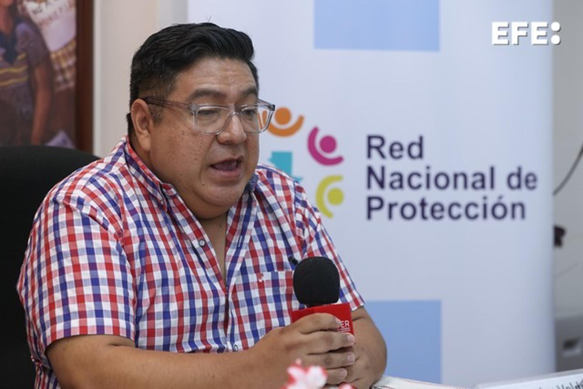El director ejecutivo de la Asociación Lambda, Carlos Valdes, habla en una rueda de prensa este jueves, en Ciudad de Guatemala (Guatemala). EFE/ Mariano Macz.
