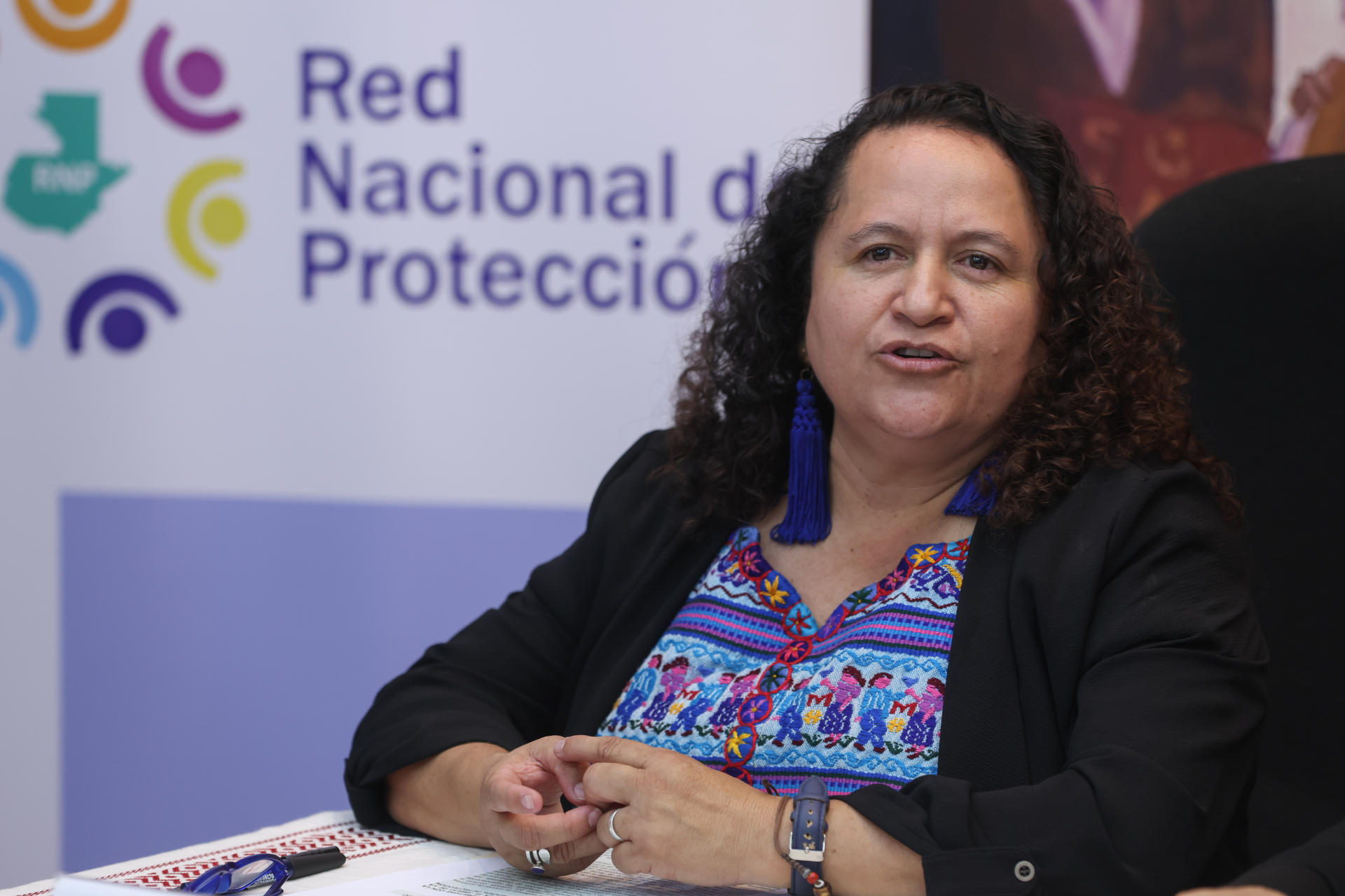 La coordinadora del área de la defensa a la dignidad humana de la Oficina de los Derechos Humanos del Arzobispado en Guatemala, Luisa Nicolau, habla en una rueda de prensa este jueves, en Ciudad de Guatemala (Guatemala). EFE/ Mariano Macz.
