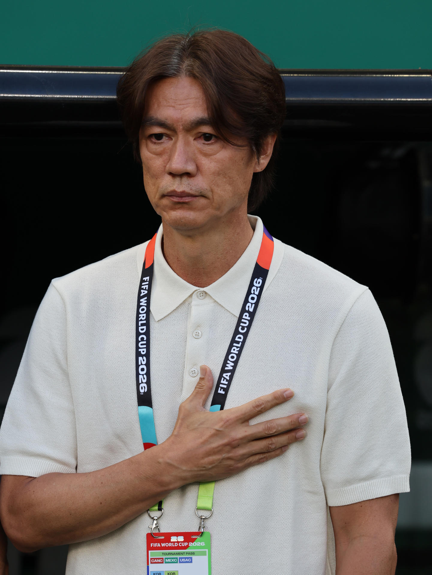 El seleccionador de Corea del Sur, Hong Myung-bo asiste este jueves, a un partido del grupo A del Mundial de la FIFA 2026 entre México y Corea del Sur, en el estadio Akron en Guadalajara (México). EFE/ Alex Cruz