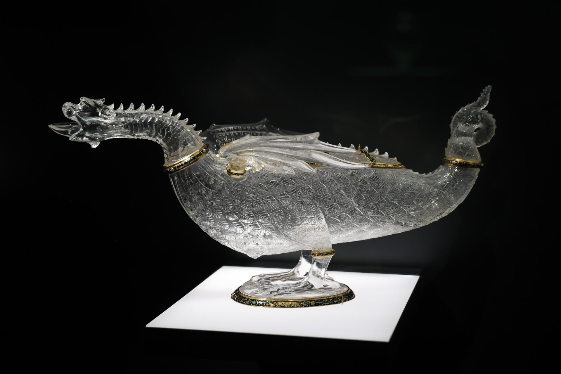 Gran Vaso en forma de dragón o 'caquessettao', una delicada pieza en cristal de roca tallado de finales del XVI en forma de dragón. EFE/ Maria Aguilella Pardo

