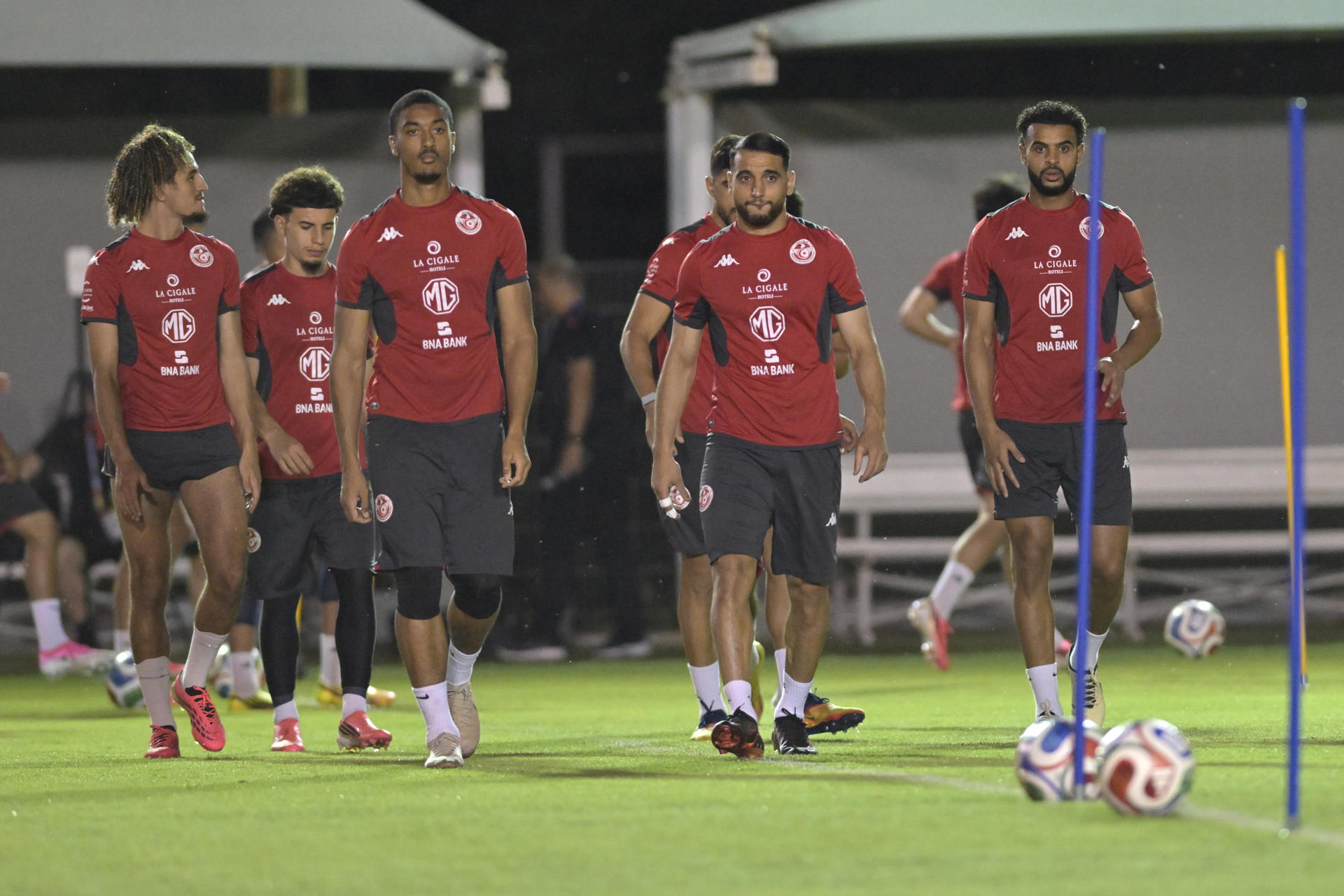 Jugadores de Túnez participan en un entrenamiento del Mundial de la FIFA 2026 en Monterrey (México). EFE/ Miguel Sierra
