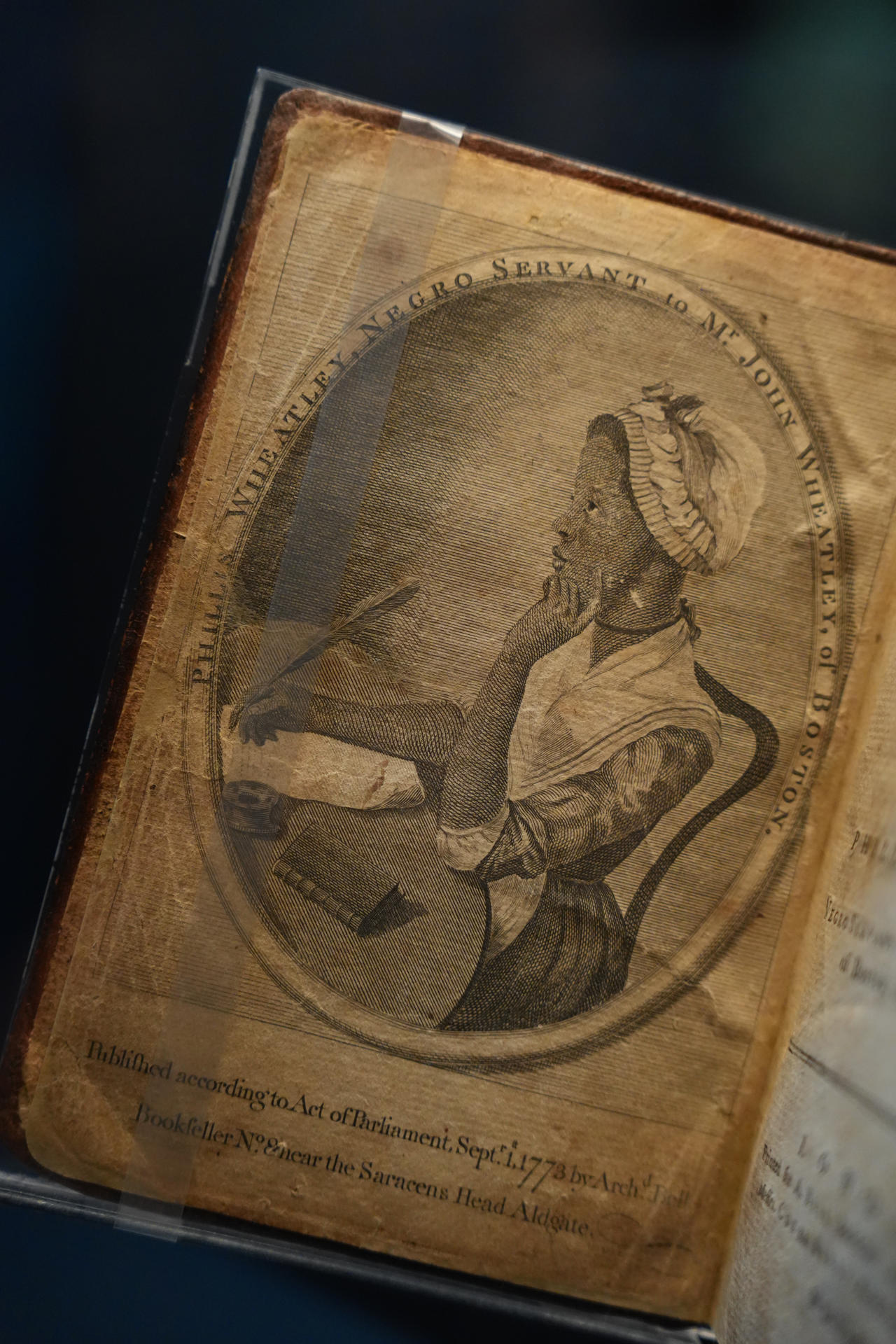Fotografía del 8 de junio de 2026 que muestra el libro de Phyllis Wheatley de 1773, el primer volumen de poesía publicado por una mujer afroamericana, en Filadelfia (Estados Unidos). EFE/ Octavio Guzmán