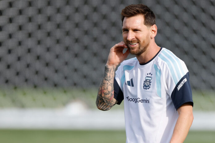 Lionel Messi de Argentina reacciona durante un entrenamiento este jueves, en Kansas City (EE.UU.). EFE/ Juan Ignacio Roncoroni
