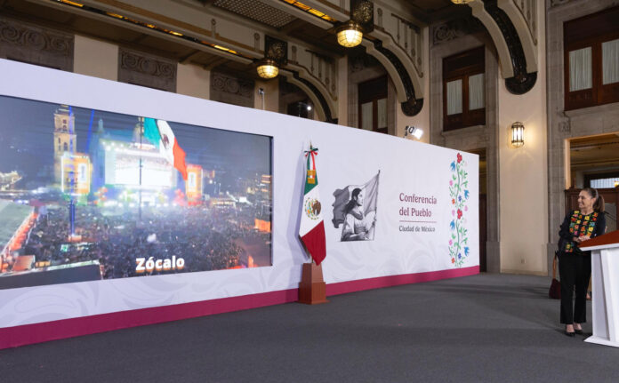 Fotografía cedida por la Presidencia de México de su mandataria Claudia Sheinbaum durante una rueda de prensa este viernes, en el Palacio Nacional de Ciudad de México (México). EFE/ Presidencia de México /SOLO USO EDITORIAL/NO VENTAS/ SOLO DISPONIBLE PARA ILUSTRAR LA NOTICIA QUE ACOMPAÑA (CRÉDITO OBLIGATORIO)
