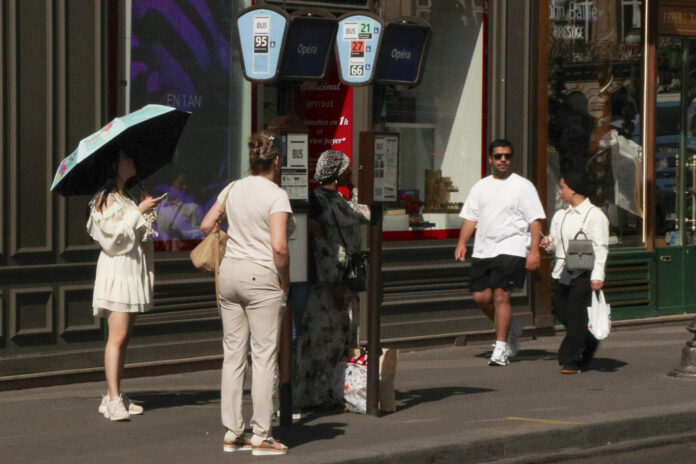 En la imagen de mayo, calor en París, Francia. EFE/ Edgar Sapiña Manchado
