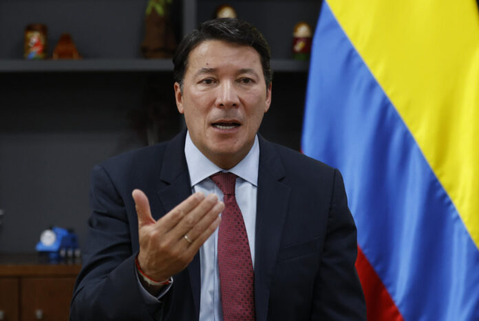 El registrador Nacional del Estado Civil, Hernán Penagos, habla durante una entrevista con EFE, en Bogotá (Colombia). EFE/ Mauricio Dueñas Castañeda
