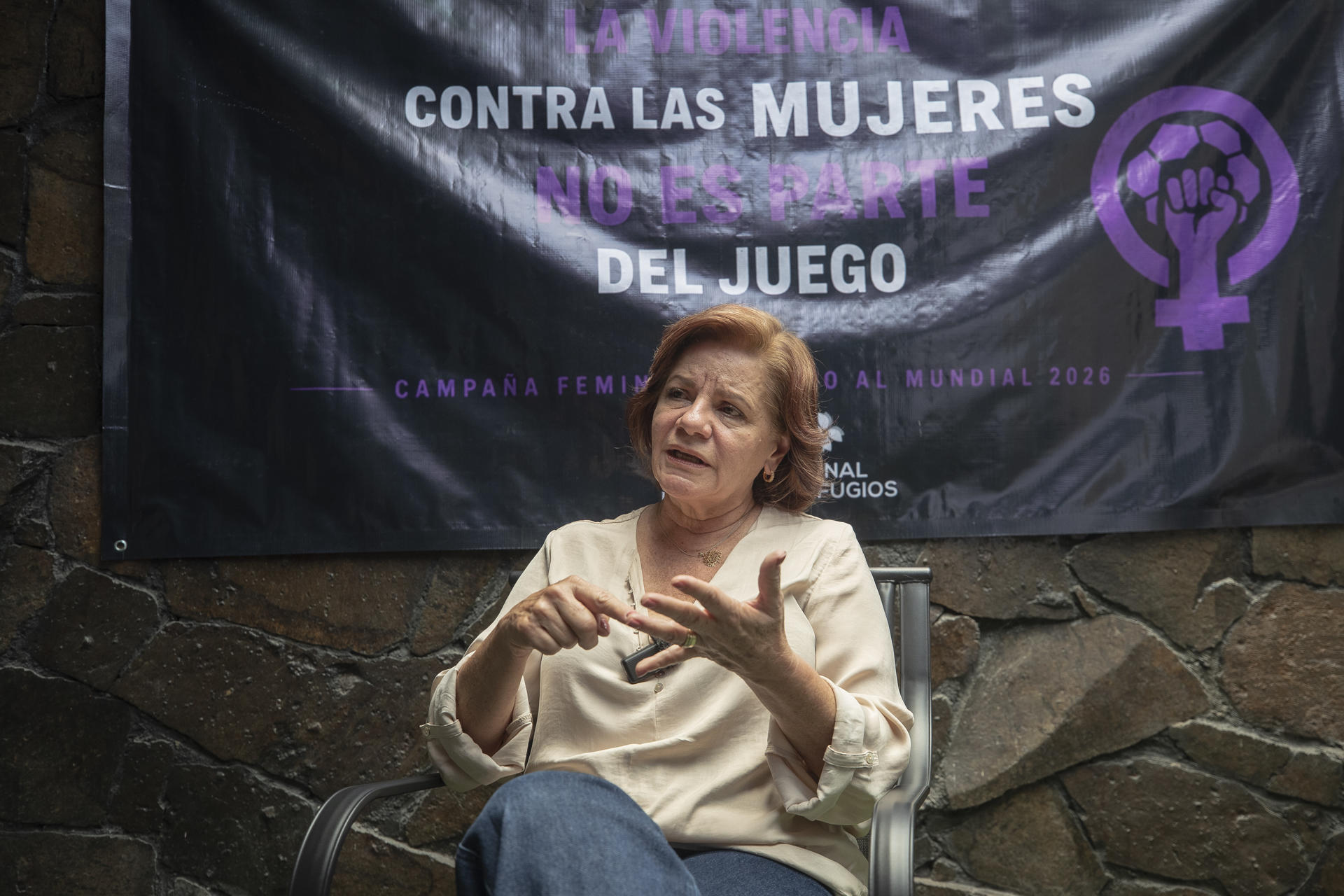 La representante legal del refugio Coalición Mujeres por Morelos, María del Rosario Martínez, habla durante una entrevista con EFE este jueves, en Ciudad de México (México). EFE/ Isaac Esquivel