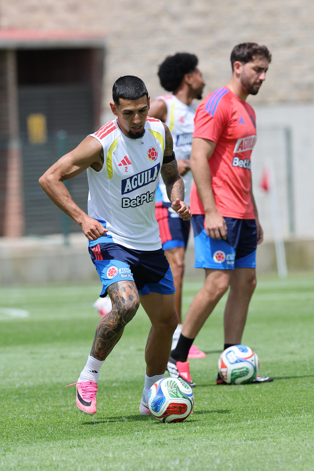 Los jugadores de la selección de Colombia durante el entrenamiento que ha realizado este viernes en Academia 'Aga' en Zapopan, Jalisco (México). EFE/Alex Cruz.
